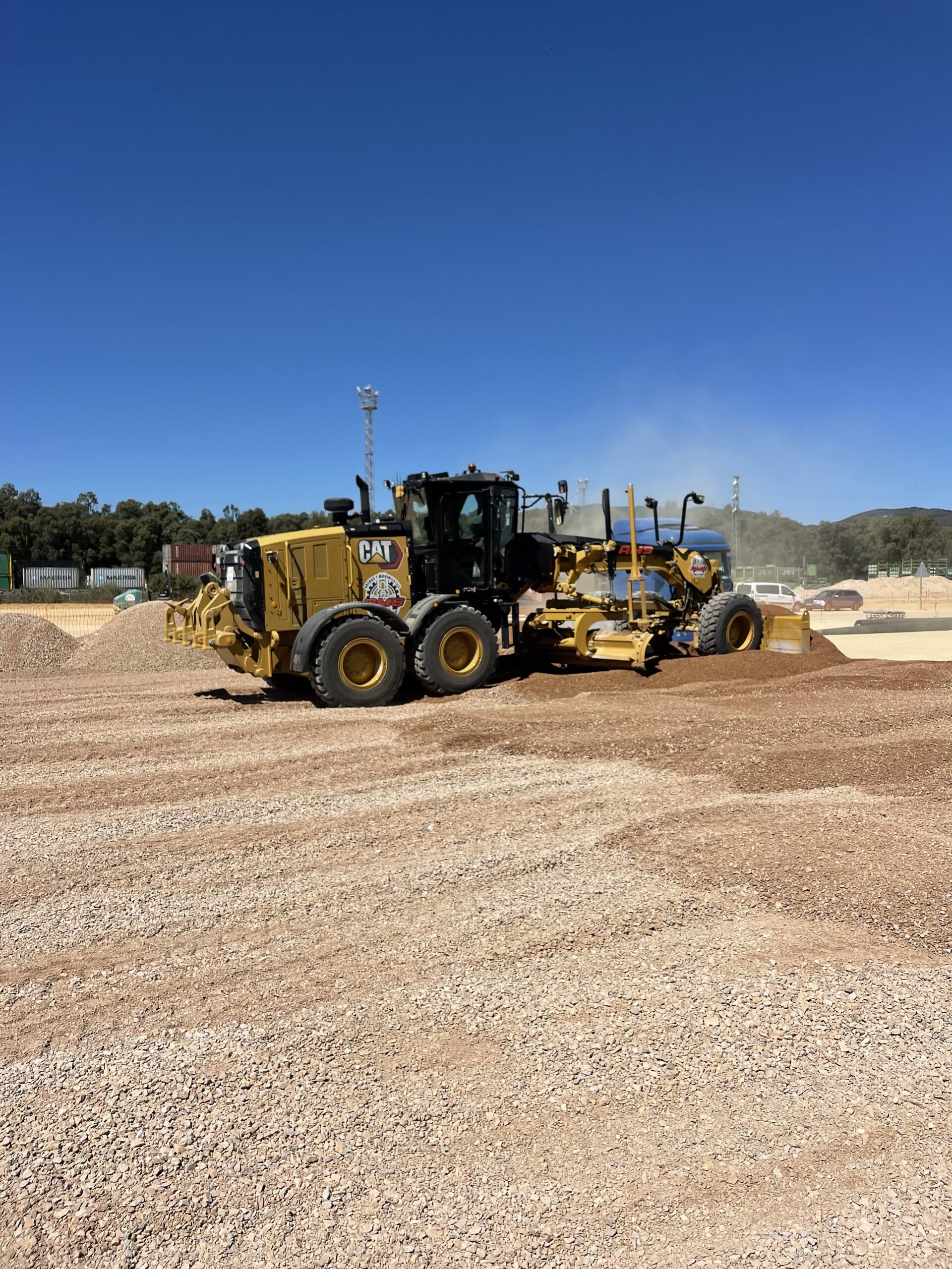 Nivelaciones y adecuaciones de terrenos.